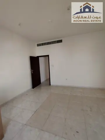 تفضل إعلان قوي ومرتب وجاهز للنشر:  🏠 **أروع شقة للإيجار في المجره – الشارقة**  🛏️ **3 غرف وصالة** 🍳 مطبخ عصري وواسع 🚿 **3 حمامات** ✨ مساحات واسعة