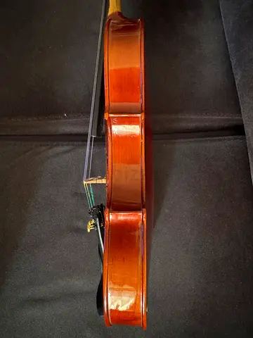 full-size violin in good condition with bow included