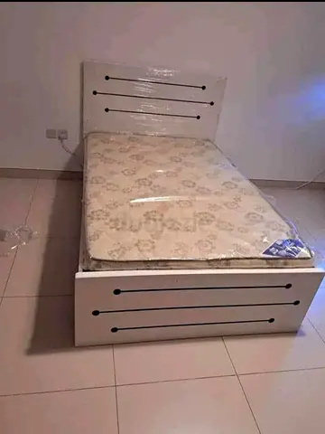 Single white wooden bed with mattress - good condition