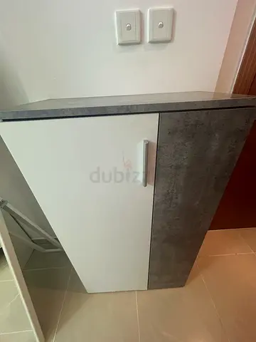 Shoe cabinet