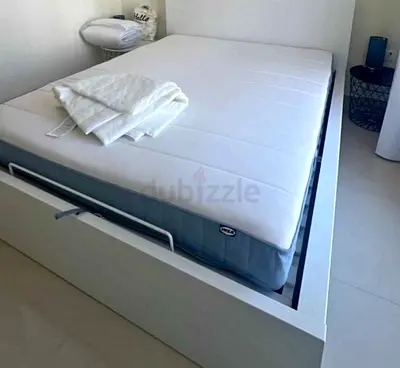 Ikea hydrolic bed with ikea mattress Queen size 160x200cm bed