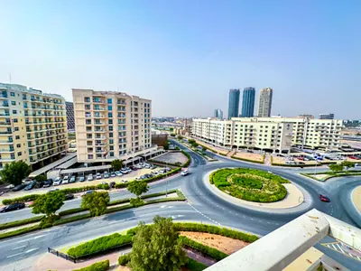 Higher Floor, Lake Sunset View | Vacant