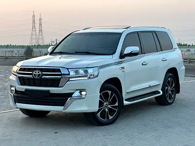 Toyota Land Cruiser 2017 VX.R V8 5.7L engine  GCC First Owner Super clean car