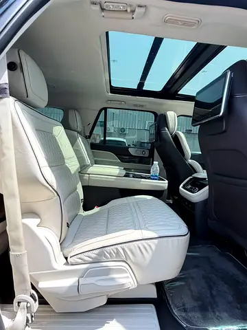 صورة 13 لـ 2019 Lincoln NAVIGATOR