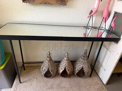 Entrance console with mirror surface