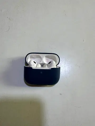 Apple AirPods Pro (2nd Gen) with Silicone Case - Good Condition