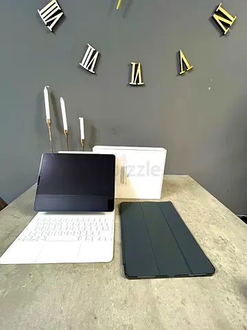iPad Pro 12.9 inch, 6th Gen (WiFi + Cellular)
