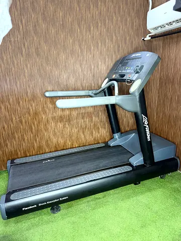 Life fitness commercial heavy duty treadmill