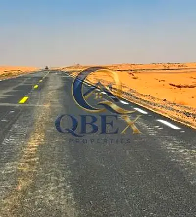 قطعة أرض تجارية وصناعية ذات موقع استراتيجي لتوسيع الأعمال والاستثمار في أم القيوين