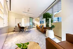 Furnished & Upgraded / Terrace Access / 3 Parkings