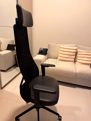 Ergonomic Mesh Office Chair with Lumbar Support and Headrest