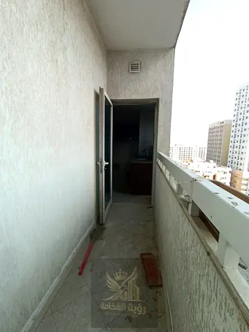 للإيجار السنوي بالمجاز 2 شقة غرفتين ماستر وصالة ومطبخ و3 حمامات وبلكونة بإطلالة مفتوحة وتكييف مركزي وباركنج مجاني 45000 درهم على 6 دفعات