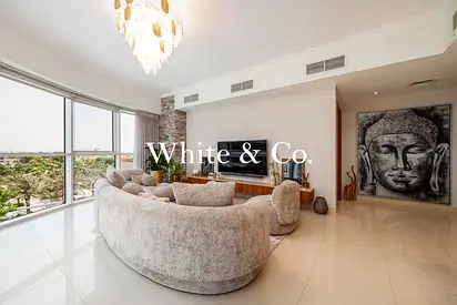 Modern | Spacious | Park View | Low Floor