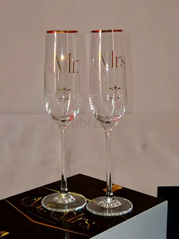 Brand New Mr & Mrs Champagne Glasses – Gift Set for Couple