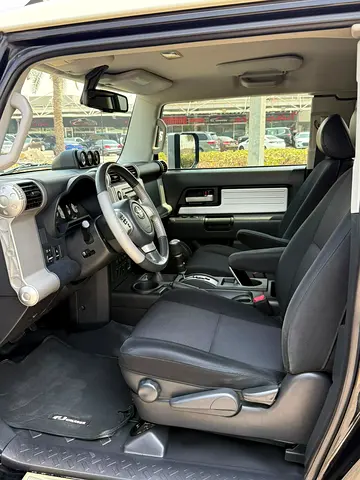 2010 Toyota FJ CRUISER — миниатюра 13
