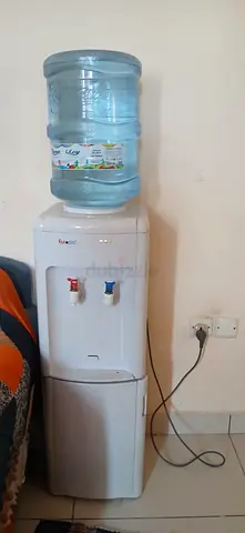 Water dispenser hot and cold