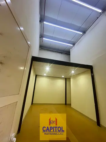 450 SQFT WAREHOUSE AVAIALBLE FOR RENT
