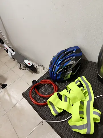Electric scooter in good working condition, includes charger