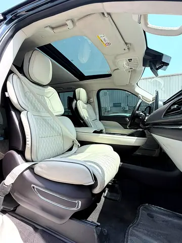 صورة 9 لـ 2019 Lincoln NAVIGATOR