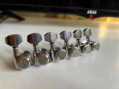 6 in-line Locking tuner