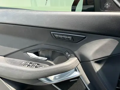 2018 Jaguar E-PACE — фото 12