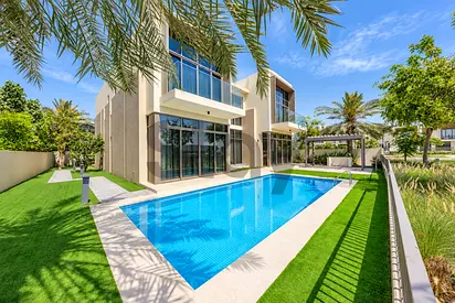 Luxury 5BR Villa | Golf Place | Prime Location
