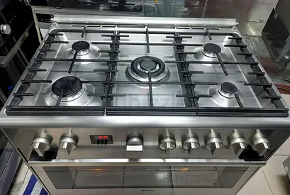 Bosch latest model 5 burner full gas cooker with digital clock light