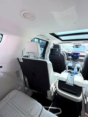 صورة 10 لـ 2019 Lincoln NAVIGATOR