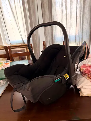 Baby Infant Car Seat / Carrier - Black