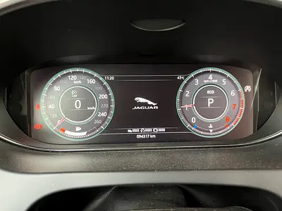 2018 Jaguar E-PACE — фото 16