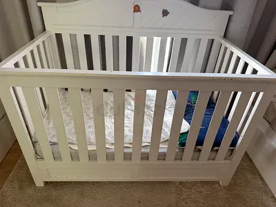 White wooden baby crib / cot in good condition