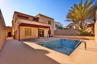 Single Row | Upgraded 5BR Villa | Pool and Garden