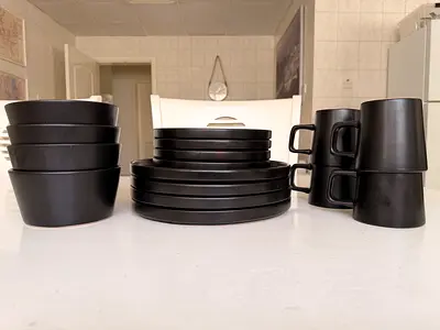 Title: 16-Piece Matte Black Stoneware Dinnerware Set (Service for 4)