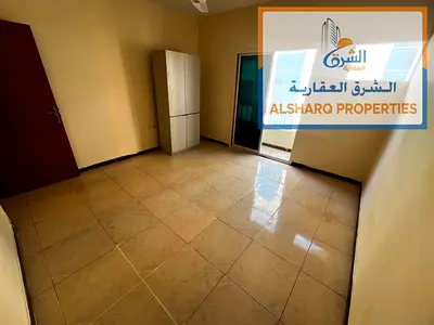 شقة 3 ثلاثه غرف وصالة  _ السعر 39,000 درهم  6 دفعات _ مساحة كبيرة _ بلكونة _ 2 حمام _ للإيجار السنوي في النعيمية 1 عجمان _ بجوار فندق العين