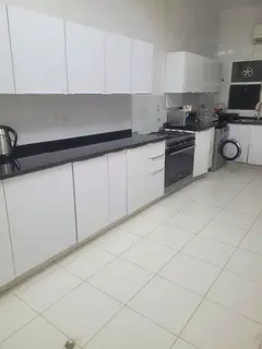 Big room in a villa walking distance to kite beach
