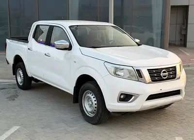 2020 Nissan navara SE 4x4 gcc in perfect condition