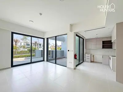 Single Row | Triplex | Close to pool | New