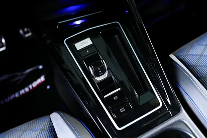 صورة 14 لـ 2024 Volkswagen GOLF R