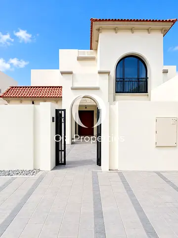 Corner 5BR Villa | Ready to Move | Near All Amenities