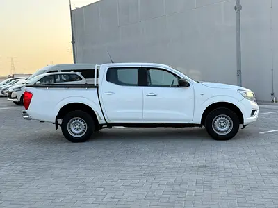 2020 Nissan NAVARA 照片 2