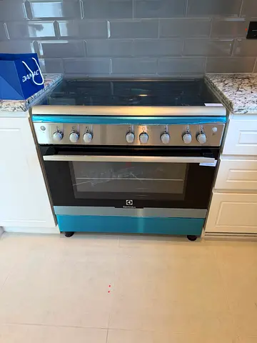 Stainless Steel Freestanding Gas Cooker with Oven - brand new, never used