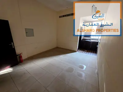 استوديو واسع مطبخ منفصل _ تكييف مركزي  بسعر مميز _ موقع حيوي  في الراشدية 2 – عجمان _ بجوار حديقة السيدات _ سهل المخرج الي دبي والشارقه