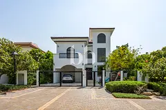 Corner Villa | 5 Bed Custom | With Pool