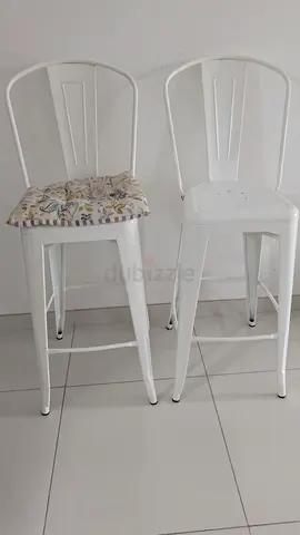 Bar chairs, white, metallic with high back raise and free chair pads