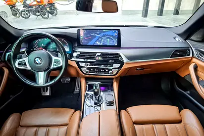 صورة 9 لـ 2022 BMW 5-SERIES