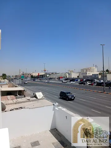 A prime commercial lease opportunity in Al Sabkha – a spacious property in a prime location and ideal layout for various activities. A distinguished i