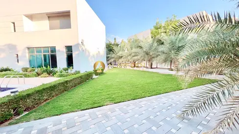 LUXURY MODERN 6-BR IN PRIME LOCATION