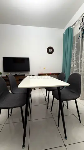 Dining table + 4 chairs