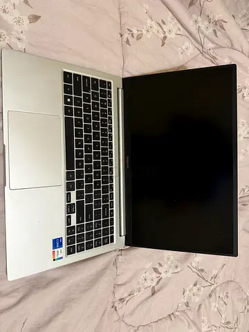 Samsung Galaxy Book 15.6” Laptop, Intel Core i7 11th Gen, Iris Xe Graphics, 16GB RAM, SSD