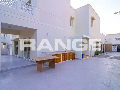 Vacant I Stunning Upgraded Villa| Private Pool